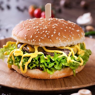 Бургер классический в Адельфия по цене 430 ₽