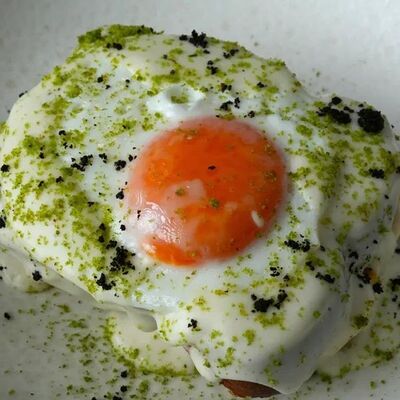 Крок мадам с индейкой пастрами в Just Bar & Kitchen по цене 620 ₽