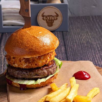 Французский бургер в Булл Вар по цене 1292 ₽
