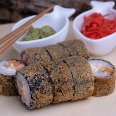 Ролл Темпура с лососем в Sushi Odi Grand по цене 439 ₽