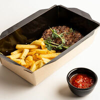 Рубленный стейк из говядины с картофелем фри (Яндекс) в XO Complex