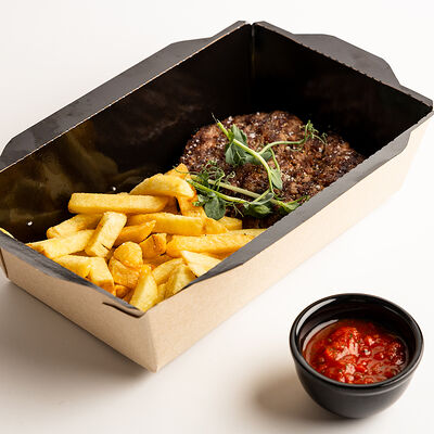 Рубленный стейк из говядины с картофелем фри (Яндекс) в XO Complex по цене 715 ₽