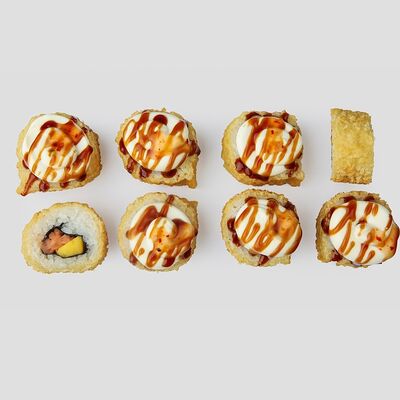 Горячий ролл Сяке Филадельфия в Mad по цене 690 ₽