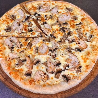 Курица грибы в Пицца Токо Суши по цене 1200 ₽