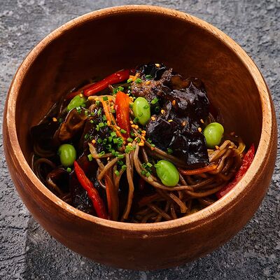 Гречневая лапша с овощами и древесными грибами в Eshak по цене 690