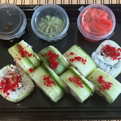 Ролл холодный Филадельфия наоборот в Wasabl по цене 470 ₽