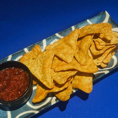 Начос с томатной сальсой в Magnum bar по цене 290 ₽