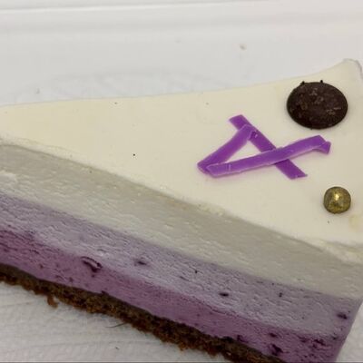 Чизкейк черничныйв Сербия по цене 351 ₽