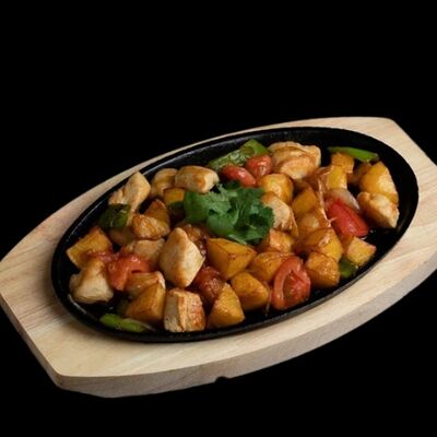 Курица с овощами в Шантимэль по цене 420 ₽