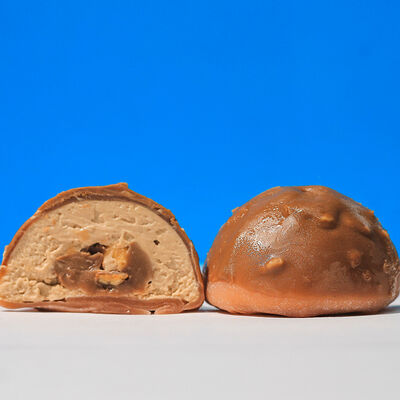 Моти Ферреро Роше в Русалочка любит суши по цене 330 ₽