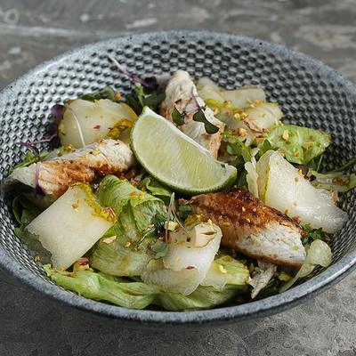 Салат с угрем в FRIENDLOUNGE по цене 640 ₽