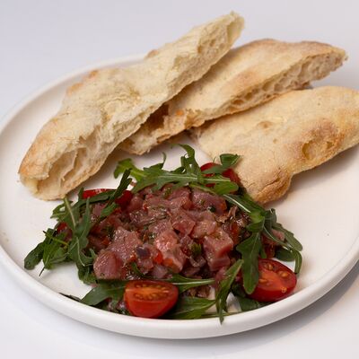 Тартар из тунца в Pizzayolo по цене 675 ₽