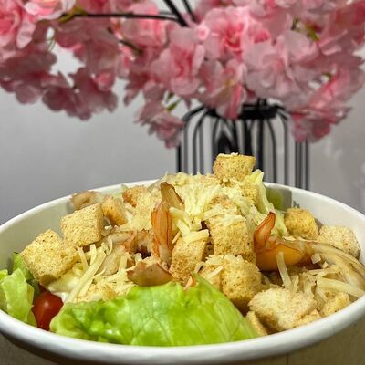 Цезарь с курицей в Banzai по цене 500 ₽