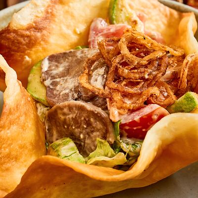 Салат с языком в Честертон по цене 650 ₽