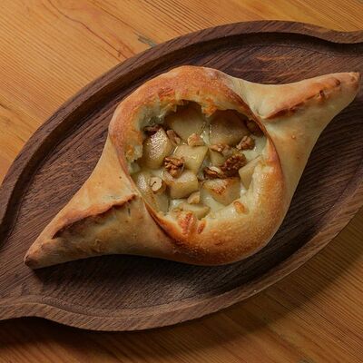 По-аджарски с грушей и ДорБлю в Джорджина по цене 720 ₽