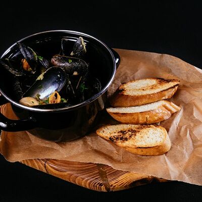 Мидии в манговом соусе в Oysters по цене 790 ₽