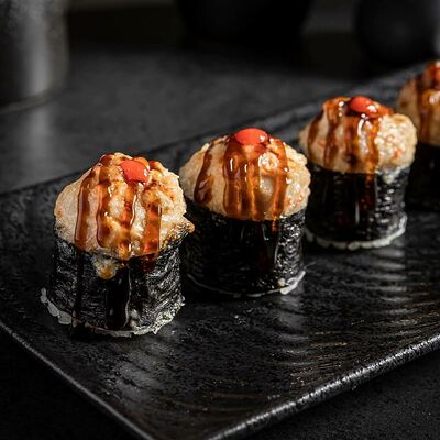 Ролл Запеченный с креветкой в сырном соусе в Качуко по цене 495 ₽