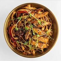 Лапша удон с курицей в Pobo