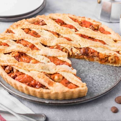 Тарт с вялеными абрикосами, шоколадом и фундуком в Время пирогов по цене 1090 ₽