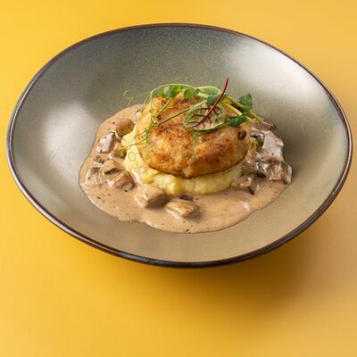 Биточек из щуки на картофельной подушке в Сибирская Корона по цене 719 ₽