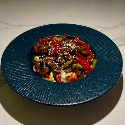 Теплый с говяжьей вырезкой в Kaif Lounge по цене 700 ₽