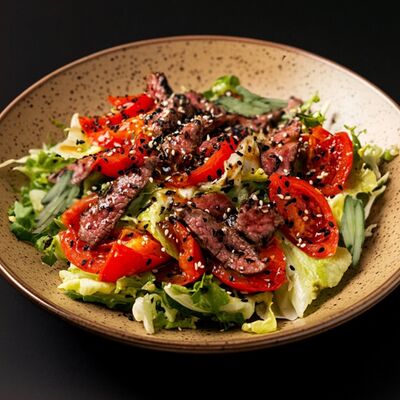 Теплый салат с говядиной и картофелемв ШефМалина по цене 1080 ₽