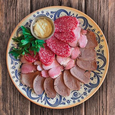 Мясное ассорти в Ваня и Гоги по цене 870 ₽