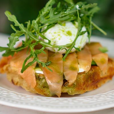 Картофельные вафли с лососемв Кафе Элмэт по цене 799 ₽