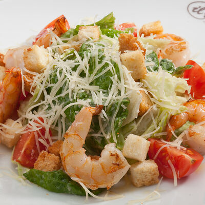 Салат Цезарь с креветками в Il Canto по цене 1130 ₽