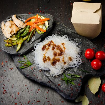 Фунчоза с курицей в Pizzasam по цене 550 ₽
