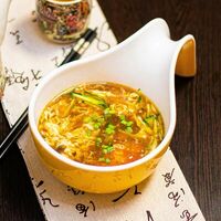 Кисло-острый суп в Китайская кухня ЖУИ