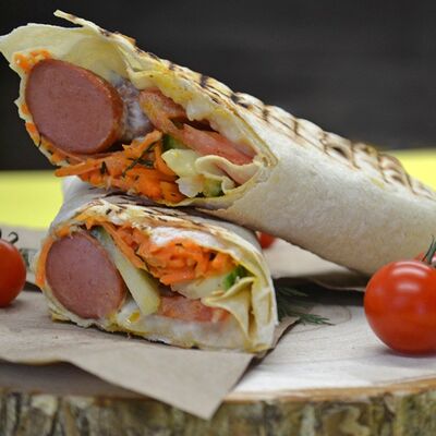 Сосиска в лаваше в Хочу Шаверму по цене 75 ₽