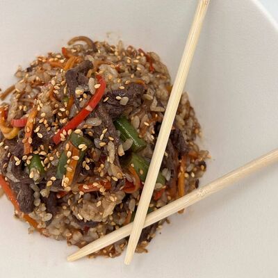 Wok Рис с говядиной в соевом соусе Сушими в Сушими по цене 790 ₽