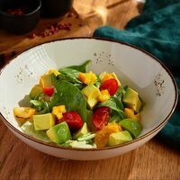 Салат с авокадо в Liman