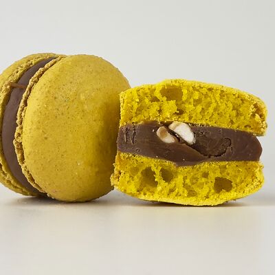 Макарон Сникерсв Просто Азия x Десертория по цене 180 ₽