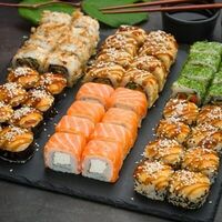 Сет Суббота в OMAKASE SUSHI ROLLS