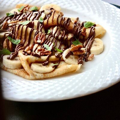 Блинчики с бананом и нутелой Яндекс в Снегири на Лагерном по цене 570 ₽