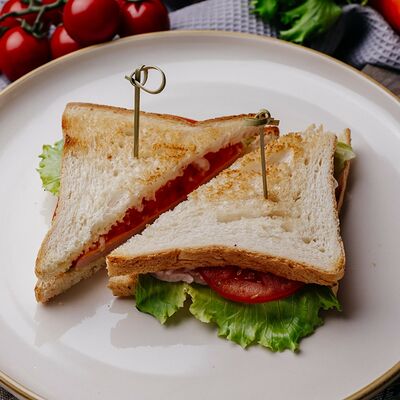 Сэндвич с куриным филе (я) в Бургари по цене 475 ₽