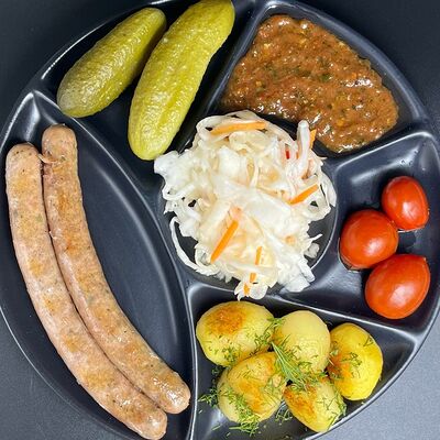 Баварские колбасы с гарнирами в Steak Blues по цене 470 ₽