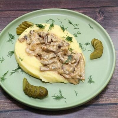 Бефстроган с картофельным пюре в Чудо Плов по цене 692 ₽