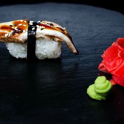 Суши с угрем в Роллс ройс по цене 150 ₽
