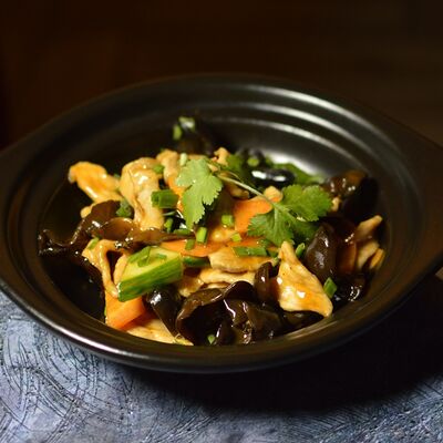 Свинина с овощами и грибами в Go-Boo по цене 599 ₽