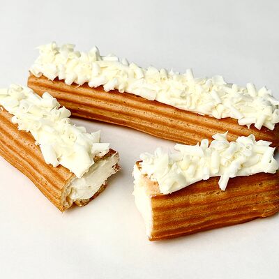 Эклер Сырный в Настрой десерт по цене 280 ₽