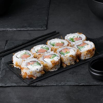 Бонито с копчённым лососем в Sushi Aura по цене 690 ₽