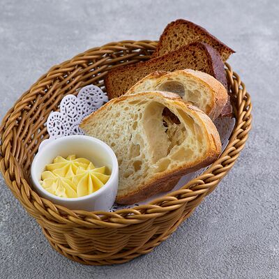 Хлебная корзина с маслом в Царь по цене 190 ₽