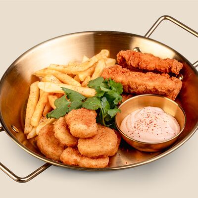 Комбо Наггетсы и стрипсыв Chickiez Chicken Factory по цене 860 ₽