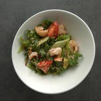 Салат с креветками, авокадо и соусом терияки в Giacomo