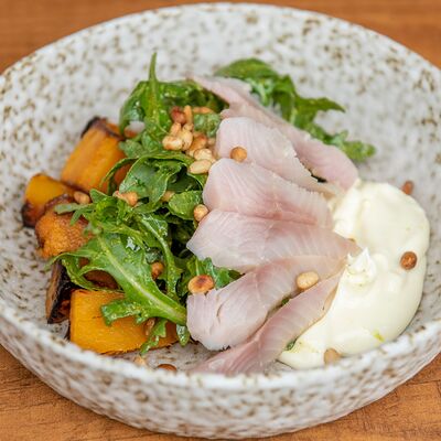 Салат с подкопченным сигом, тыквой и сырным муссом в Дюшес по цене 590