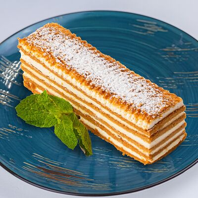 Медовик в Тарелка по цене 245 ₽