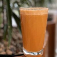 Свежевыжатый сок из сельдерея и моркови в Сыроварня